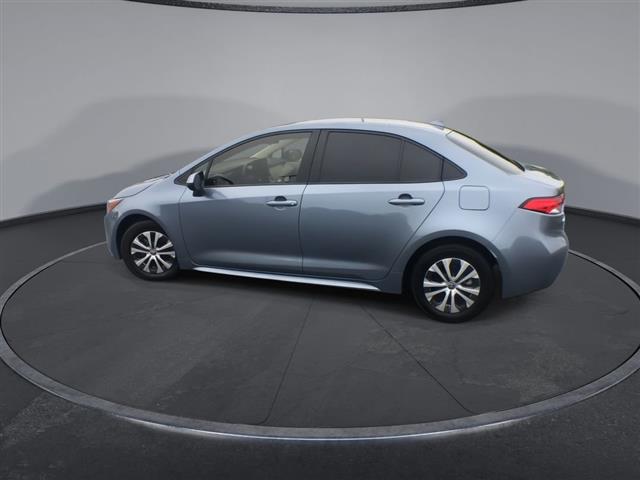 $24200 : PRE-OWNED 2022 TOYOTA COROLLA image 6