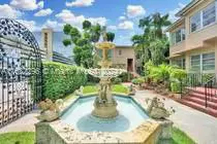 $389000 : Vive en Coral Gable YA...VENTA image 1