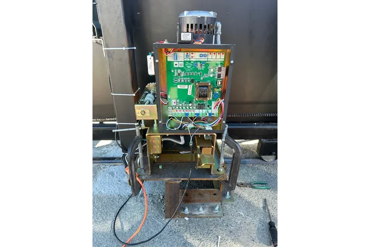 Instalación de cercas y puerta image 2