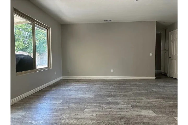 $1500 : Beautifully updated 3-bed, 2-b image 3
