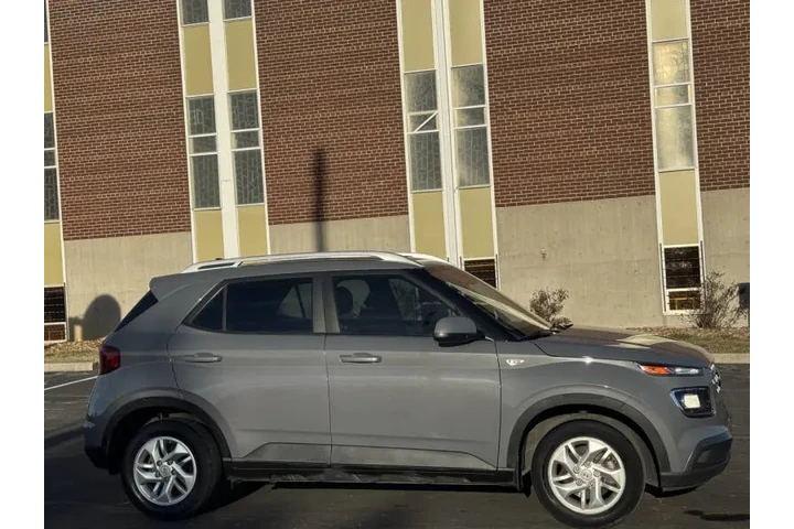 $9999 : 2020 Venue SEL image 5