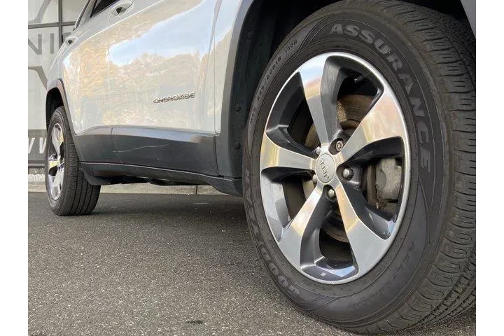 Jeep Cherokee 2020 4x4 Limit image 9