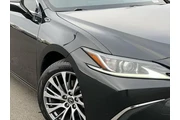$25500 : Lexus ES 300h 2019 Luxury 4d thumbnail