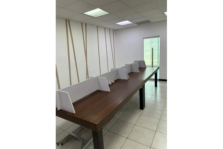 $1375 : Oficina en renta en zona 10 image 6