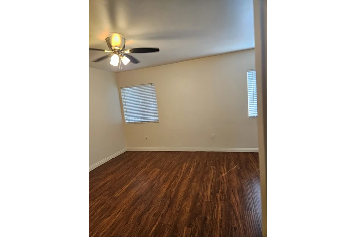 $2750 : Glendora amplia/2 parking image 8