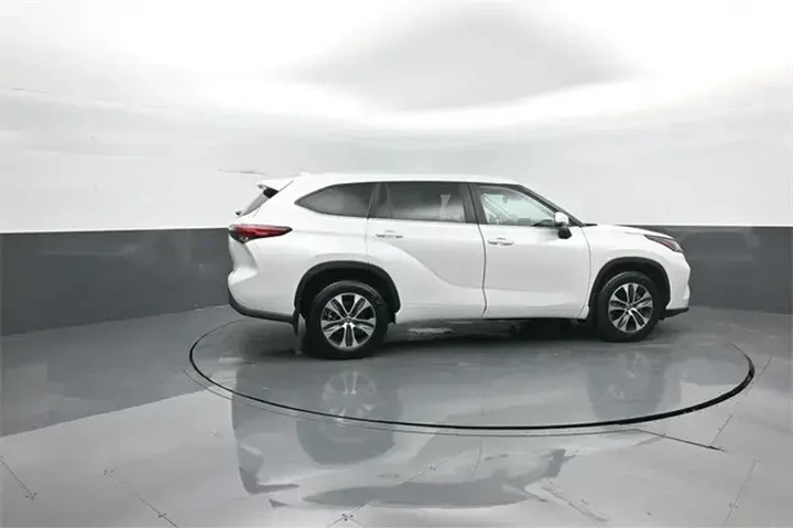 $39921 : Toyota Highlander 2023 AWD L image 8