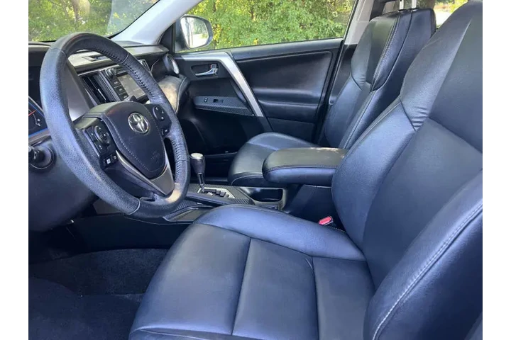 $13297 : 2015 RAV4 Limited image 8