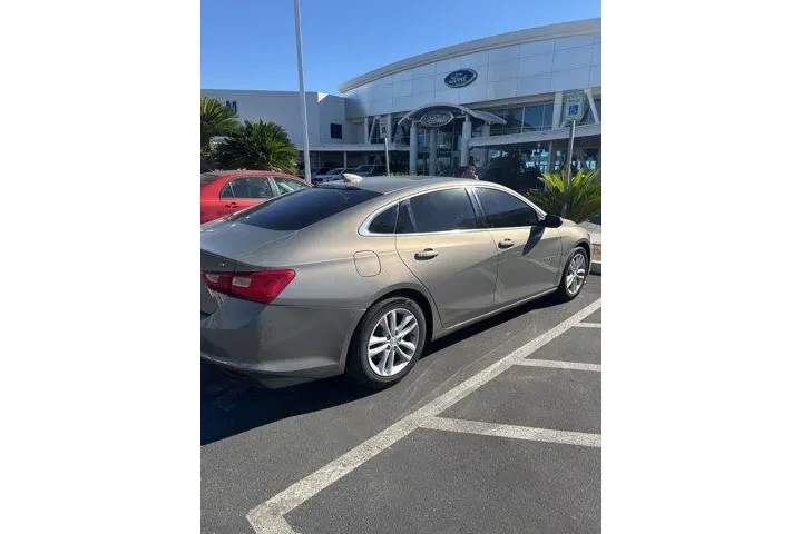 $11528 : Chevrolet Malibu 2017 LT 4dr image 2
