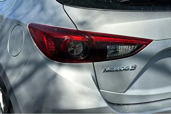 $21995 : Mazda Mazda3 2018 Grand Tour image 10