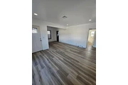 $1550 : READY FOR NEW TENANT ✅Maywood thumbnail
