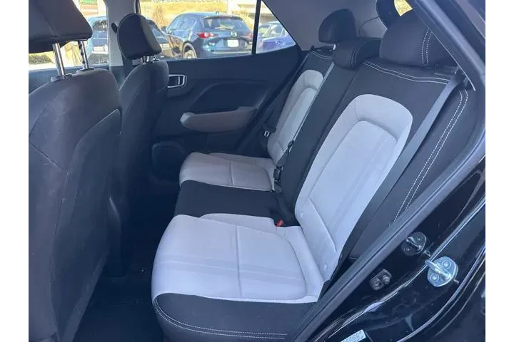 $17178 : Hyundai VENUE 2023 SEL 4dr C image 7