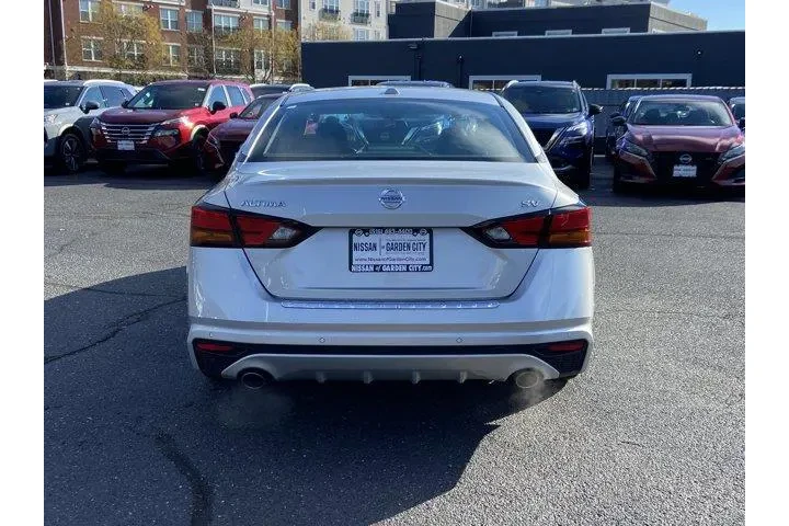 $14495 : Nissan Altima 2021 2.5 SV 4d image 5