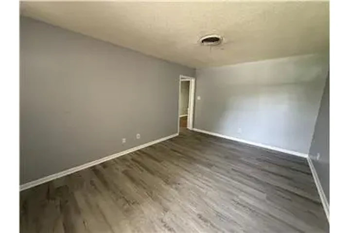 $1295 : Rental property with 3 bedro image 5