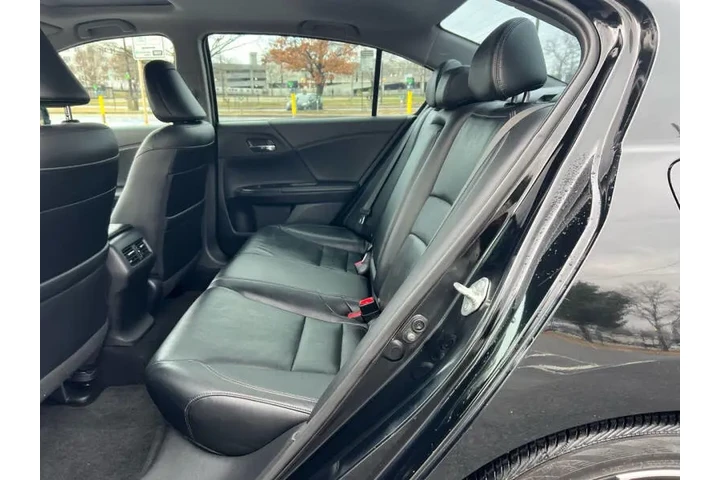 $12900 : 2016 Accord Touring image 10