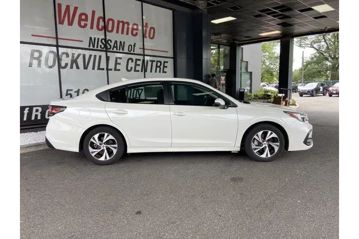 Subaru Legacy 2023 AWD Premi image 4