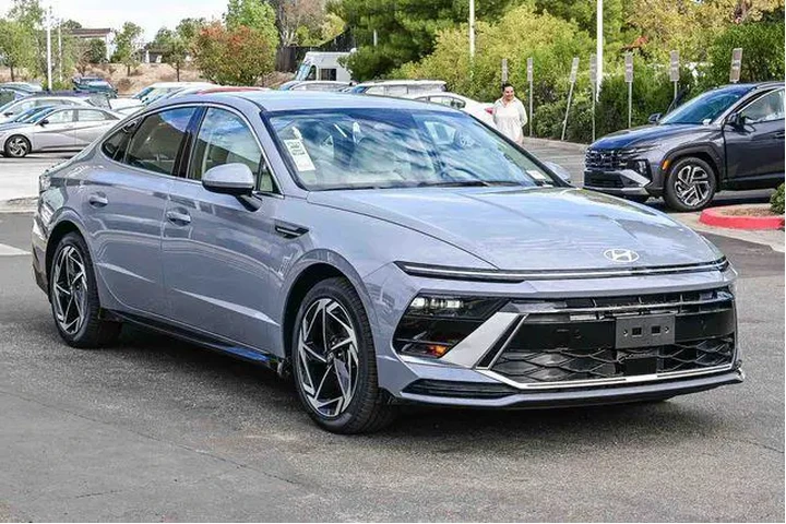 $27500 : Hyundai SONATA 2026 SEL Spor image 3