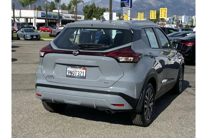 $18999 : Nissan Kicks 2024 SV 4dr Cro image 4