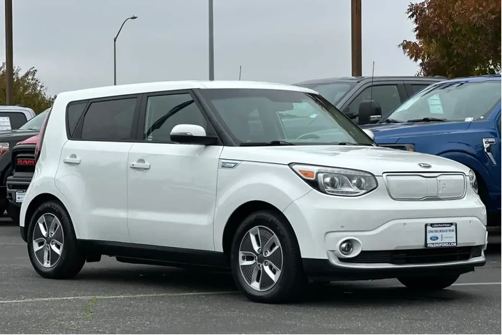 $10977 : Kia Soul EV 2017 + 4dr Cross image 9
