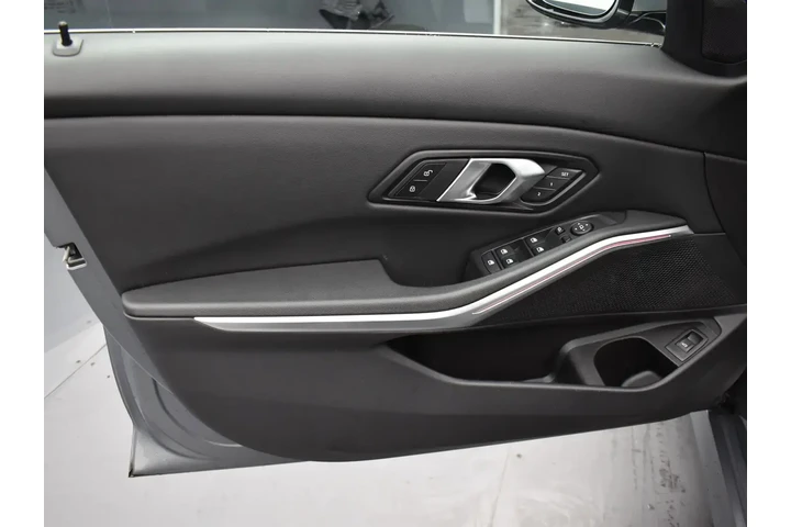 $24952 : BMW 3 Series 2024 330i 4dr S image 9