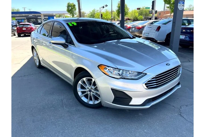 2019 Fusion SE image 3
