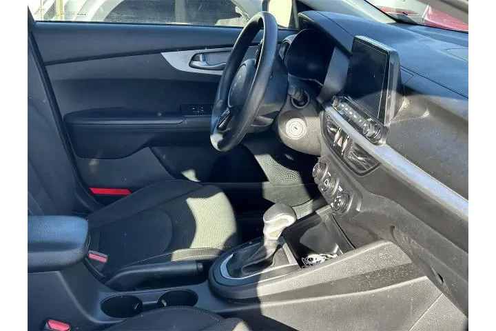 $13749 : Kia Forte 2023 LXS 4dr Sedan image 8