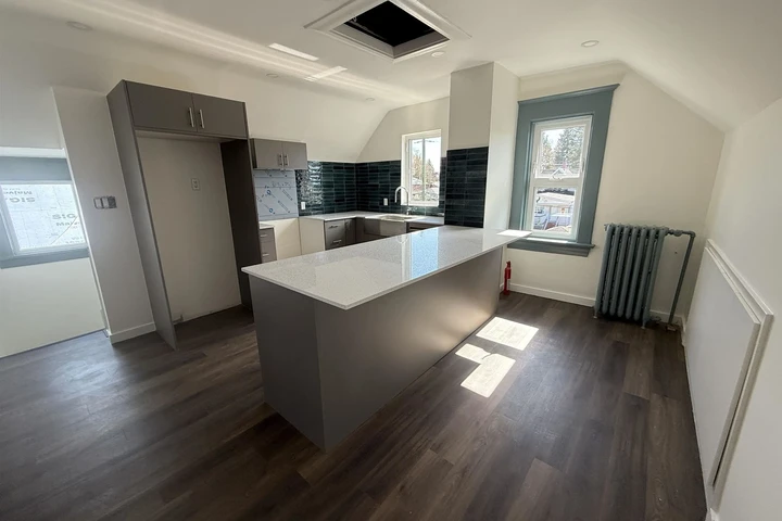 $700 : Sensational- Commuter's Dream image 5