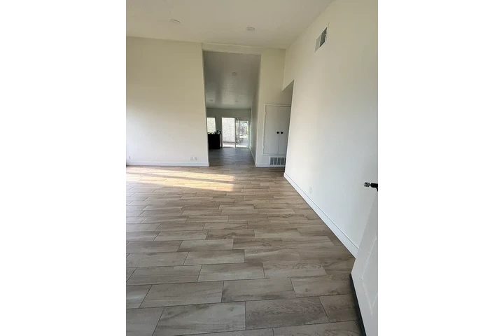 $1180 : Rialto- Listo image 2