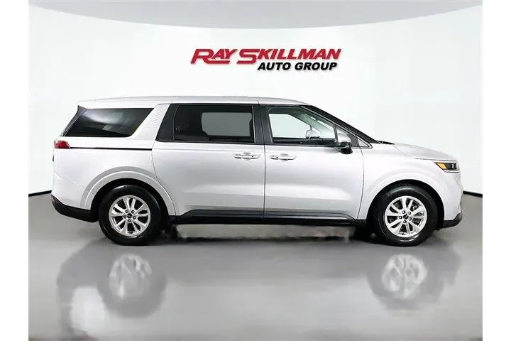 $29988 : Kia Carnival 2023 LX 4dr Min image 8