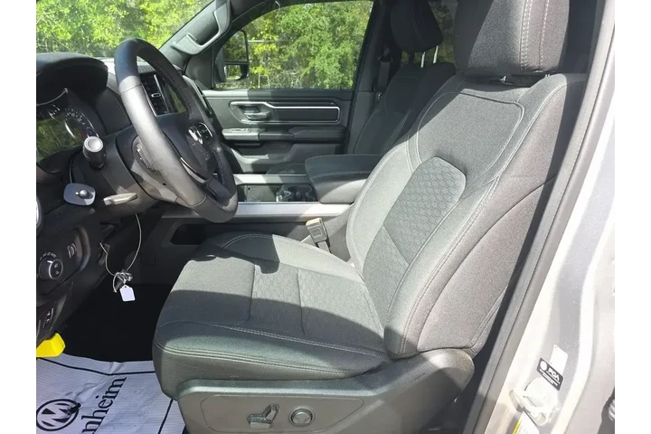 $38450 : Ram 1500 2025 4x4 Big Horn 4 image 4