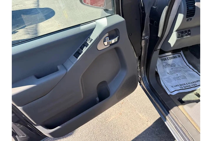 $18900 : Nissan Frontier 2018 4x4 S 4 image 10