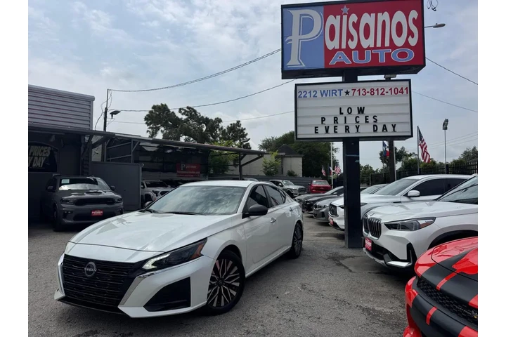 2024 Altima 2.5 SV image 1