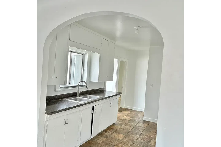$2000 : RENTO:Harris Ave, Lynwood, CA image 3