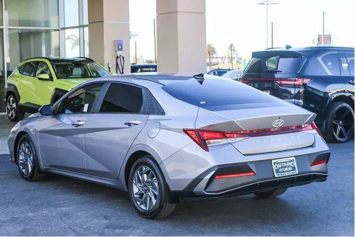 $20689 : Hyundai ELANTRA 2024 SEL 4dr image 6
