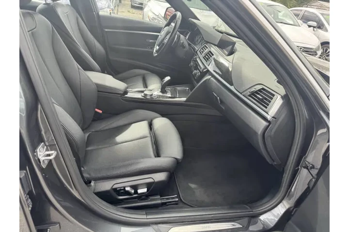 $14797 : 2017 BMW 3 Series 330i xDrive image 8