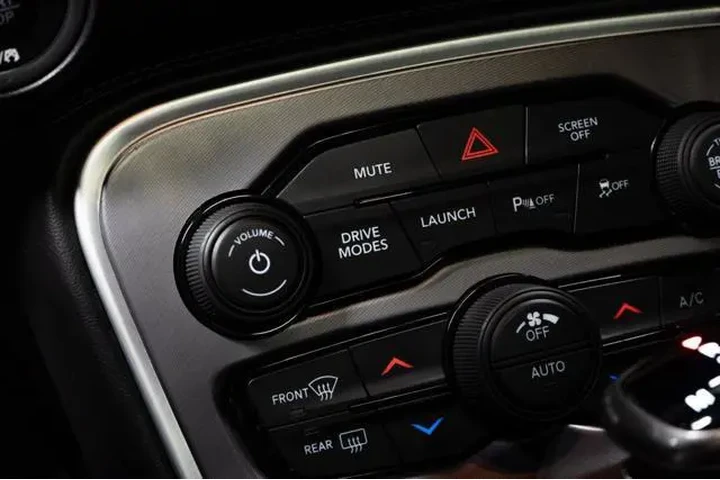 $38999 : Dodge Challenger 2020 R/T Sc image 9