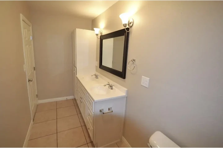 $2693 : 3 bed 2 bath 1,170 sqft image 9