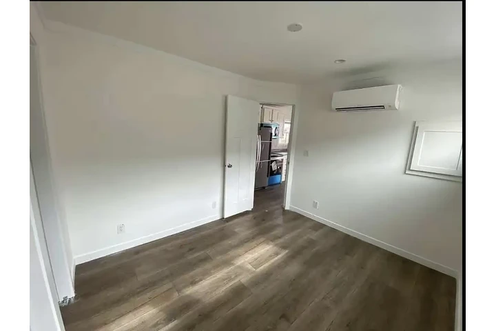 Mobile Home For Sale image 7