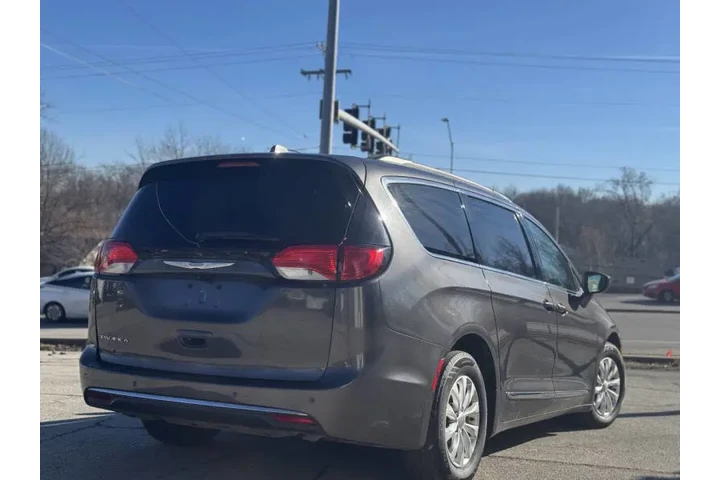 $8999 : 2017 Pacifica Touring-L image 6