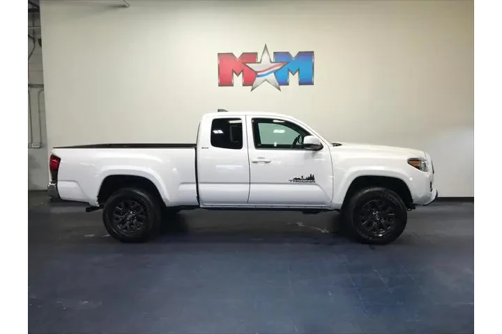 $32989 : Toyota Tacoma 2021 4x4 TRD S image 1
