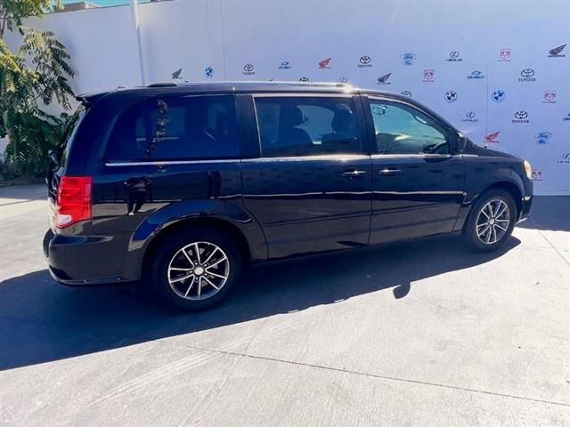 $13995 : Used 2017 Grand Caravan SXT W image 2