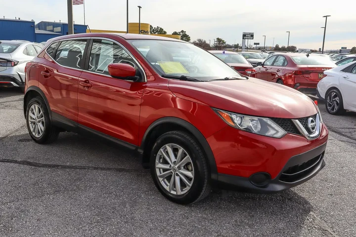 $10449 : 2017 Rogue Sport S image 3