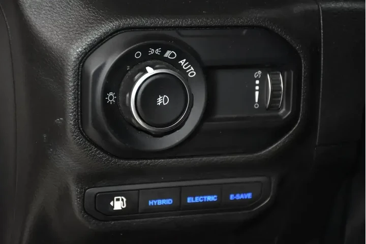 $28500 : Jeep Wrangler 2023 4x4 Sahar image 9