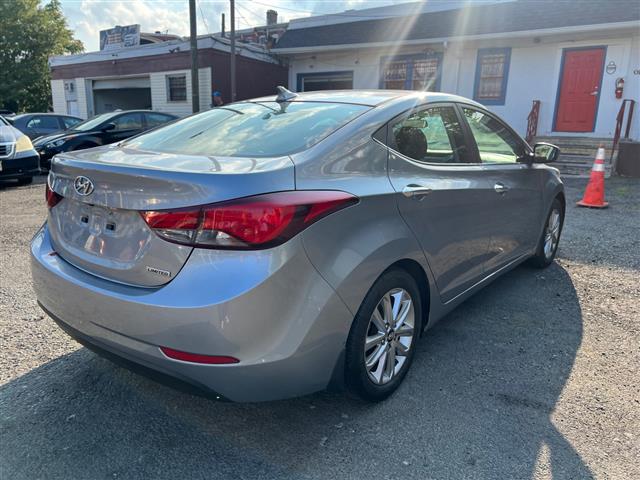 2015 Elantra SE image 6