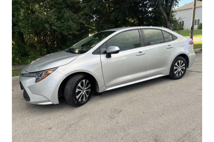 $17997 : 2022 Corolla Hybrid LE image 9