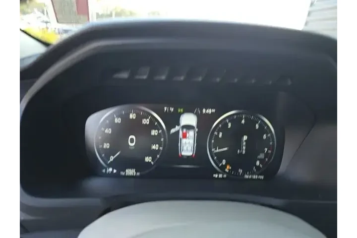 $24720 : Volvo XC90 2020 T5 Momentum image 9