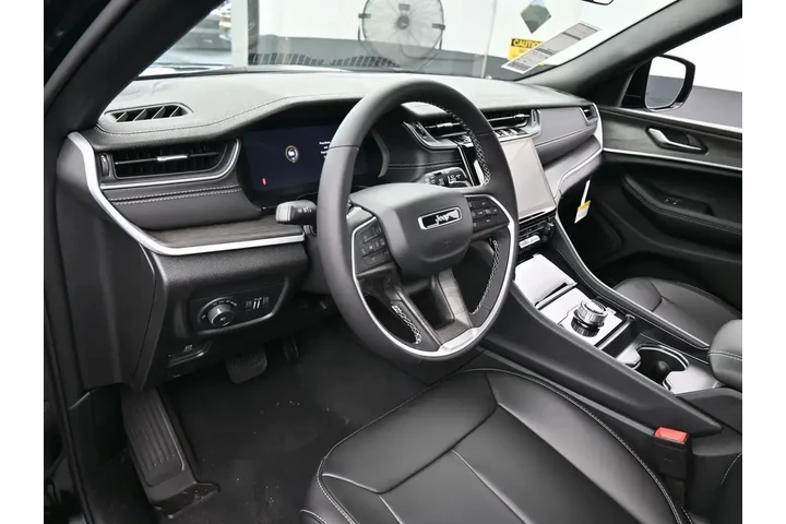 $38990 : Jeep Grand Cherokee L 2025 4 image 10