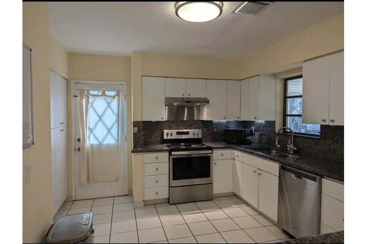 $1200 : Hermosa casa de 3 habitaciones image 3