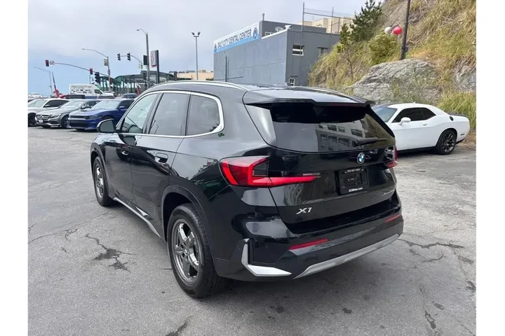 $30388 : BMW X1 2024 AWD xDrive28i 4d image 5