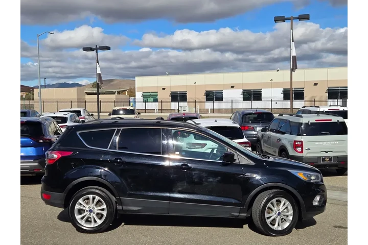 $9500 : Ford Escape 2017 SE 4dr SUV image 3