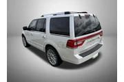 $19992 : Lincoln Navigator 2016 4x4 S thumbnail